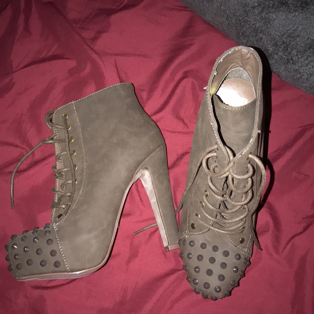 Rockin style heal boots.